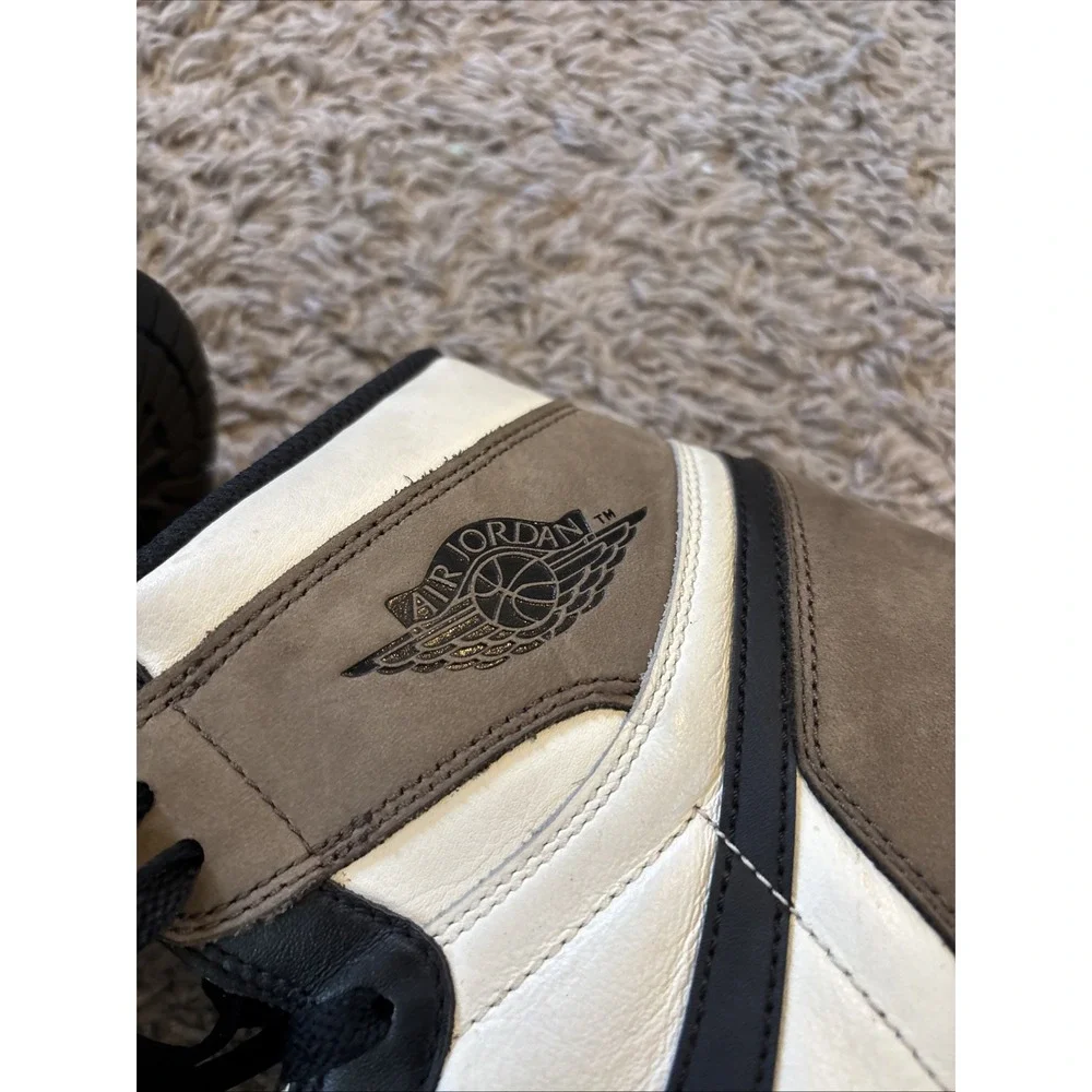 Nike Air Jordan 1 Retro High OG Mocha 55508-105 - Pre Owned Size 11